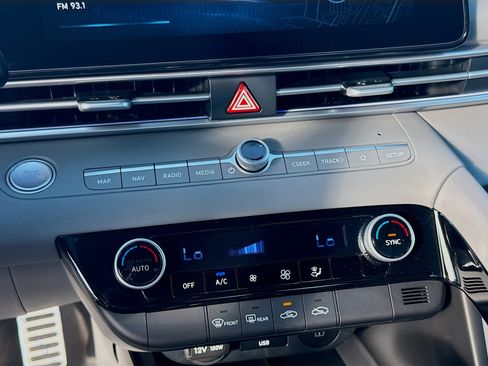 New 2025 Hyundai Elantra SEL image 12