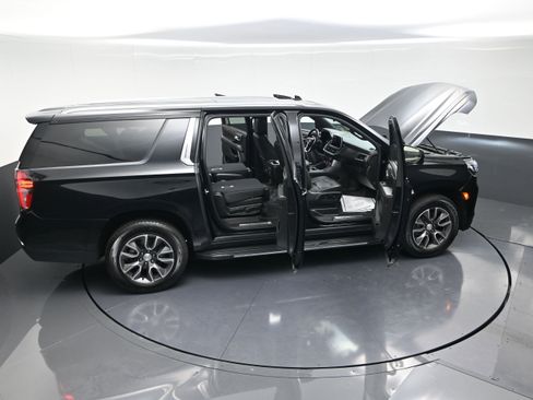 Used 2021 Chevrolet Suburban LT w/ LT Signature Package image 14