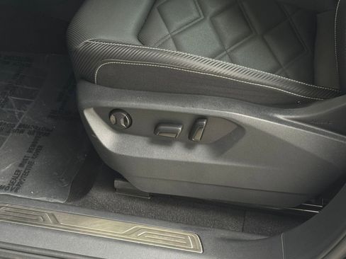 Used 2025 Volkswagen Atlas Cross Sport SE image 23