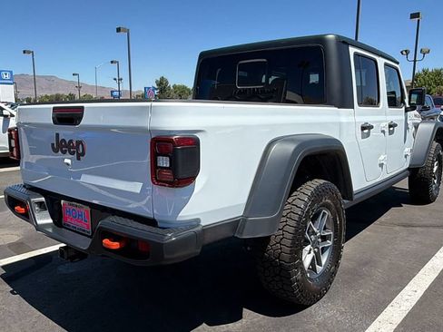 Used 2026 Jeep Gladiator Mojave AWD/4WD image 3