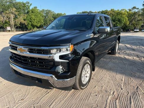 Used 2025 Chevrolet Silverado 1500 LT image 2