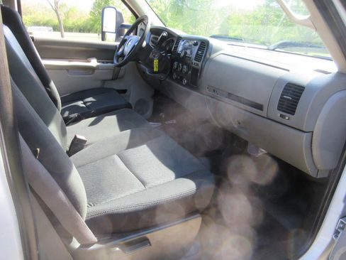 Used 2011 Chevrolet Silverado 2500 W/T w/ Snow Plow Prep Package AWD/4WD image 35