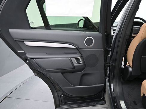 New 2026 Land Rover Discovery Limited Edition AWD/4WD image 17