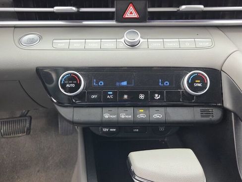 Used 2024 Hyundai Elantra SEL FWD image 21