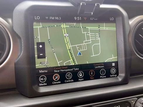 Certified 2022 Jeep Gladiator Willys image 30