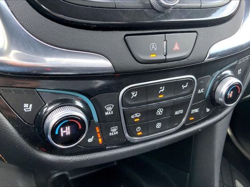 Used 2023 Chevrolet Equinox Premier image 34