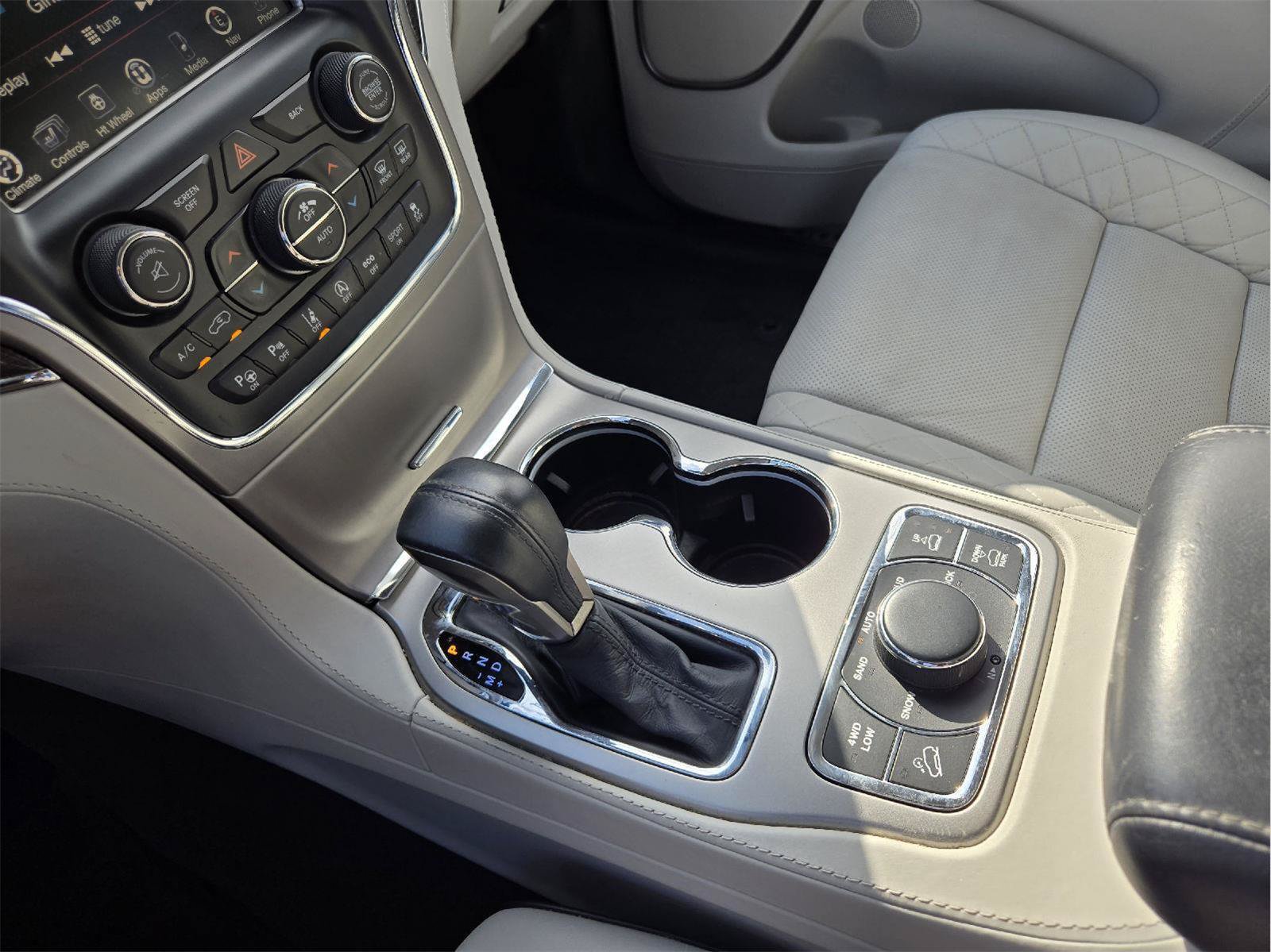 Used 2017 Jeep Grand Cherokee Summit AWD/4WD image 18