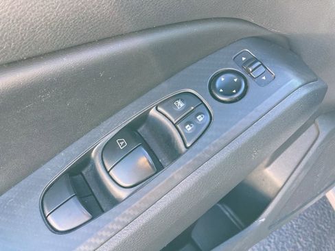 Used 2024 Nissan Altima 2.5 SV image 12