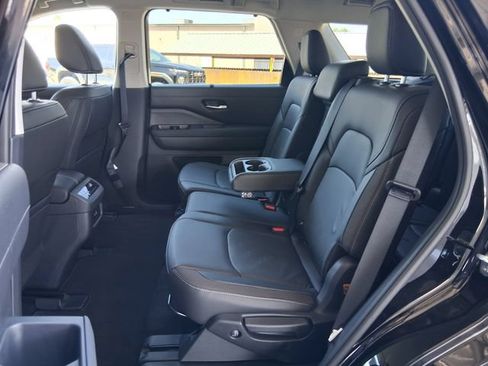 Used 2025 Nissan Pathfinder SL FWD image 21