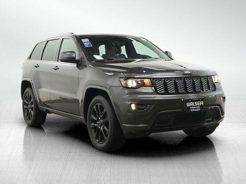 Used 2019 Jeep Grand Cherokee Altitude AWD/4WD image 5