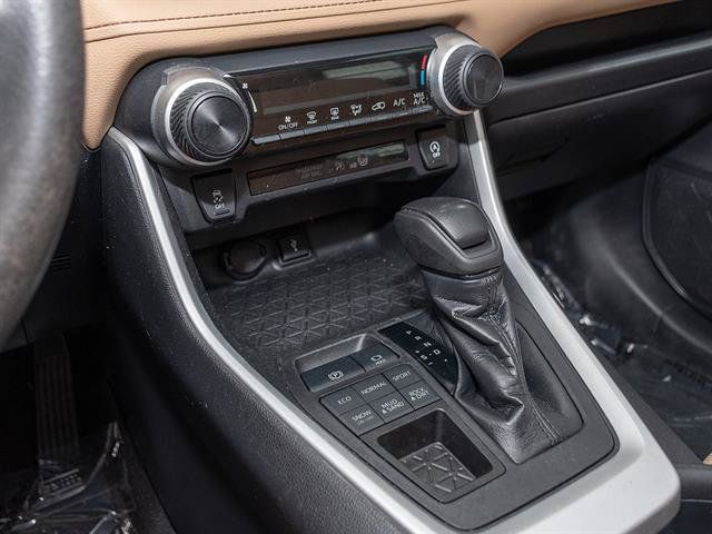 Used 2020 Toyota RAV4 LE w/ All Weather Liner Package AWD/4WD image 13