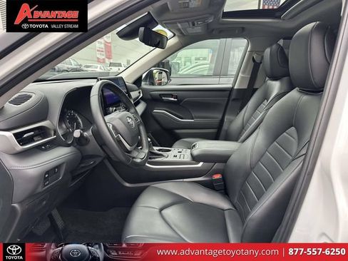 Used 2023 Toyota Highlander XLE AWD/4WD image 20