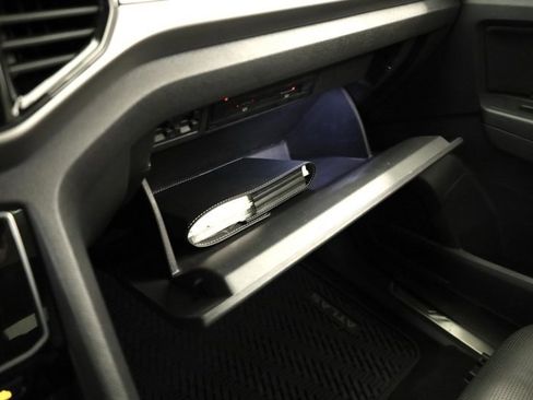 Used 2020 Volkswagen Atlas Cross Sport SEL Premium image 23