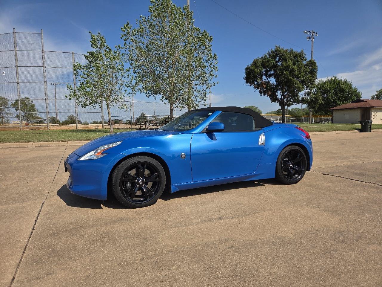 Used 2010 Nissan 370Z Touring w/ Sport Pkg RWD image 2