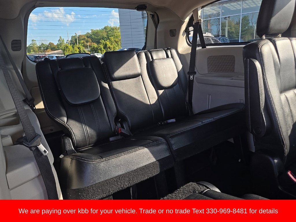 Used 2013 Chrysler Town & Country Touring FWD image 22