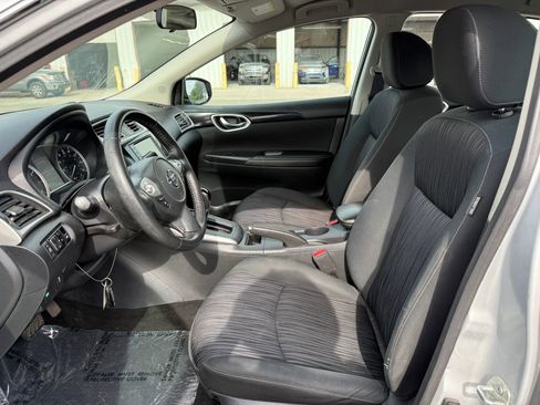 Used 2019 Nissan Sentra SV FWD image 2