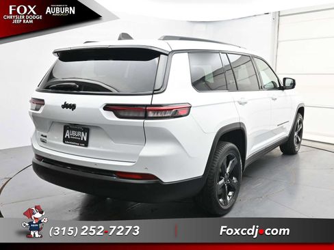 Used 2023 Jeep Grand Cherokee L Altitude AWD/4WD image 16