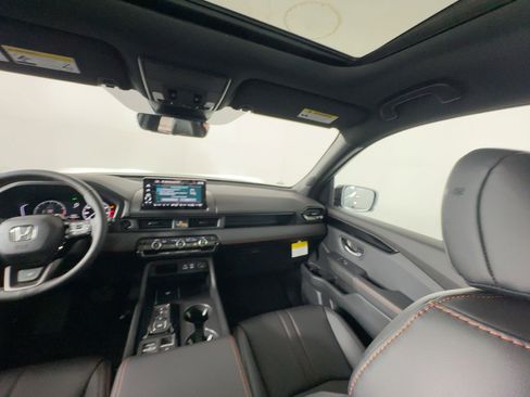 New 2025 Honda Pilot TrailSport image 29