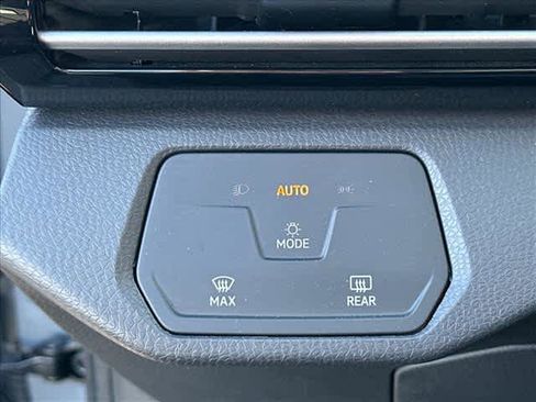 Used 2024 Volkswagen ID.4 Pro image 17