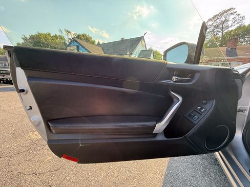 Used 2020 Toyota 86 RWD image 12