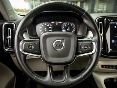 Used 2021 Volvo XC40 T5 Momentum w/ Protection Package Premier image 23