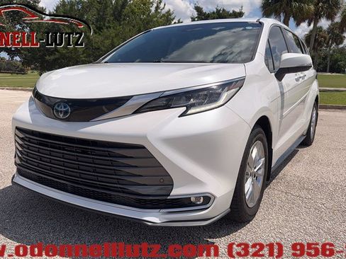 Used 2022 Toyota Sienna Limited FWD image 39