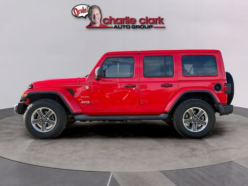 Used 2018 Jeep Wrangler Unlimited Sahara AWD/4WD image 3