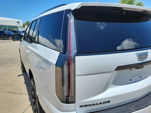 New 2026 Cadillac Escalade Platinum Sport w/ LPO, ONYX Package AWD/4WD image 10