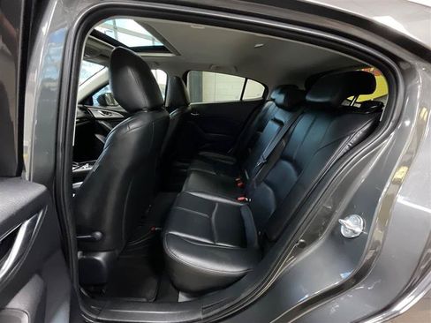 Used 2018 MAZDA MAZDA3 Touring FWD image 20