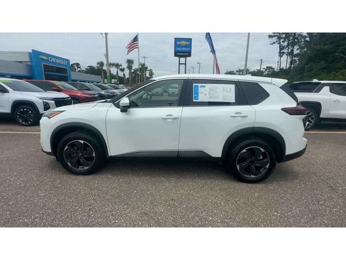 Used 2024 Nissan Rogue SV AWD/4WD image 5