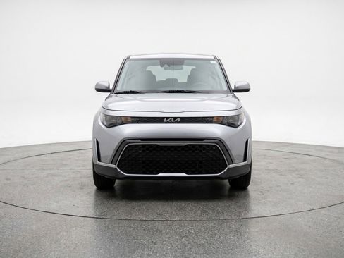 Used 2025 Kia Soul LX w/ LX Technology Package FWD image 2