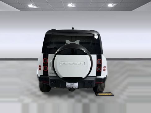 Used 2026 Land Rover Defender 110 X-Dynamic SE image 2