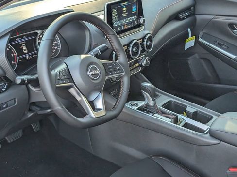 Certified 2025 Nissan Sentra SR FWD image 18
