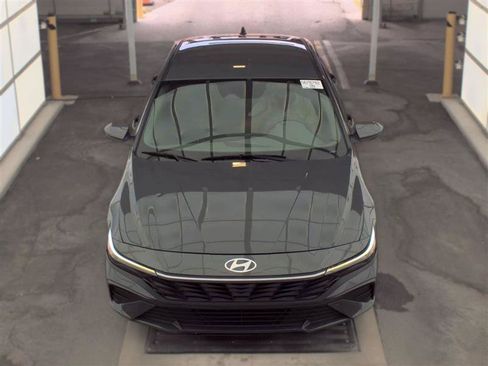 Used 2024 Hyundai Elantra SEL FWD image 9