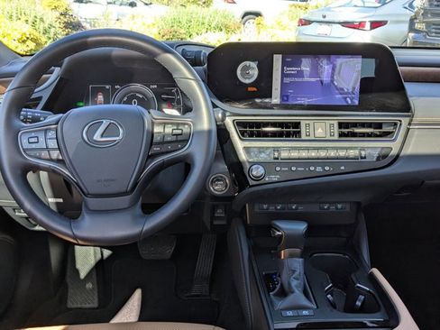 Used 2025 Lexus ES 300h w/ Premium Package image 17