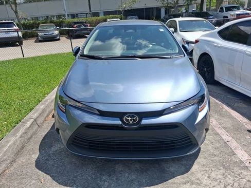 Used 2025 Toyota Corolla LE image 2