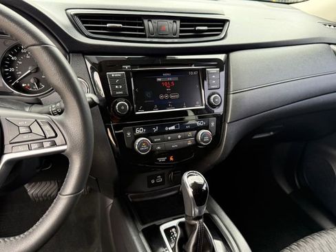 Used 2019 Nissan Rogue SV AWD/4WD image 19