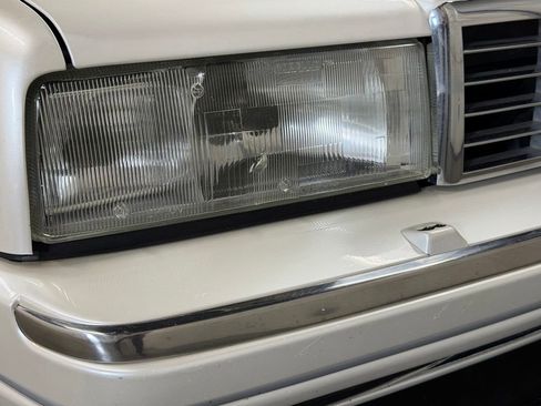Used 1993 Cadillac Allante FWD image 8