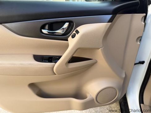 Used 2015 Nissan Rogue SV w/ SV Premium Package image 29