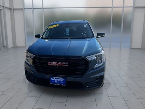 Used 2024 GMC Terrain SLT w/ Elevation Edition image 3