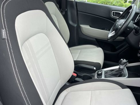 Used 2024 Hyundai Venue SEL FWD image 25