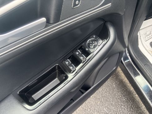 Used 2020 Ford Edge SEL image 17