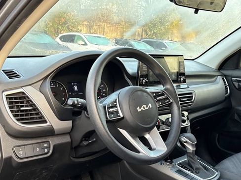 Used 2023 Kia Seltos LX image 7