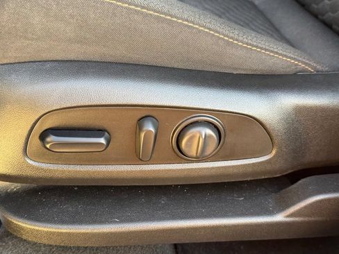 Used 2019 Chevrolet Equinox LT FWD image 22