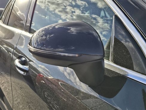 Used 2024 Mercedes-Benz GLC 300 image 9