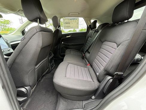 New 2024 Ford Edge SE w/ Black Appearance Package image 15