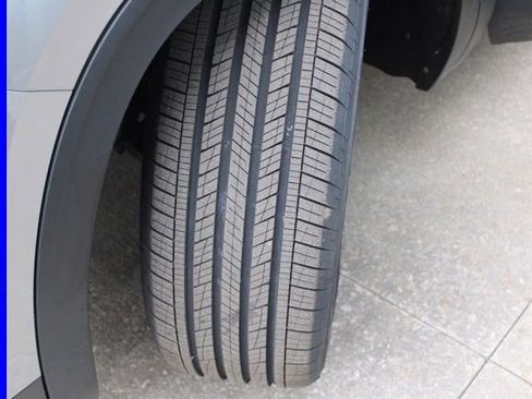 Used 2022 Volkswagen Atlas Cross Sport SE w/ Panoramic Sunroof Package image 14