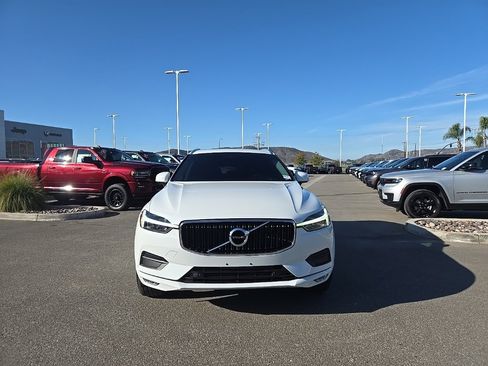 Used 2021 Volvo XC60 T5 Momentum w/ Premium Package image 2