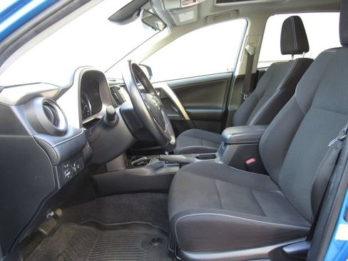 Used 2017 Toyota RAV4 XLE w/ Convenience Package AWD/4WD image 11