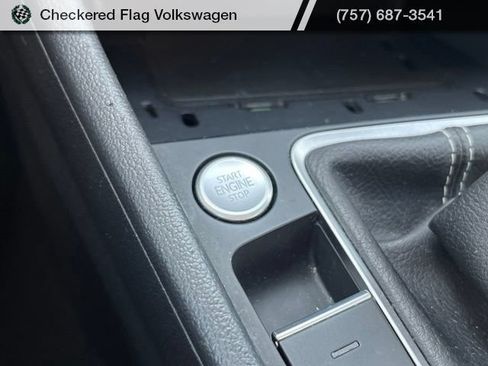 Used 2025 Volkswagen Jetta SE FWD image 44
